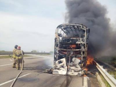 В Одесской области на ходу загорелся автобус, в нем ехали 60 пассажиров