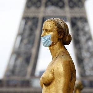 Более 2 тысяч мигрантов получили гражданство Франции за борьбу с коронавирусом