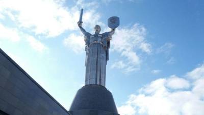 Украинские депутаты готовы разрушить памятник Родине-матери в Киеве