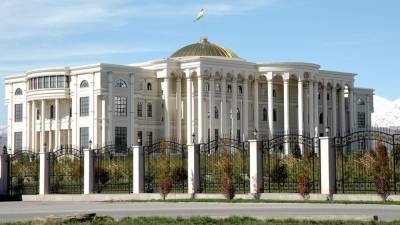 Эмомали Рахмон - Президент Таджикистана отправил в отставку нескольких советников и глав районов - polit.info - Таджикистан