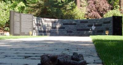 В США мемориал памяти жертв Холокоста осквернили свастикой