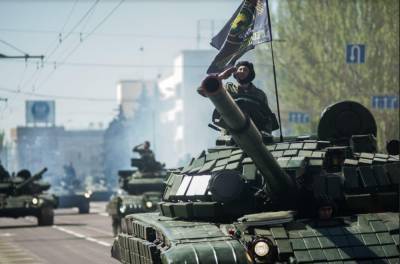По Донецку прошла колонна российских танков