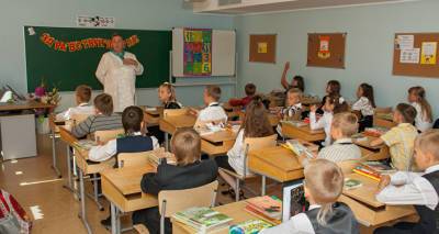 Шуплинска обещает учителям по 1200 евро: три главных отличия новой модели оплаты