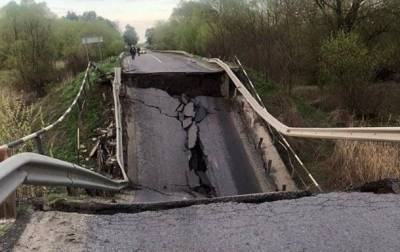 Укрзализныця продлила маршрут поезда из-за обвала моста на Львовщине