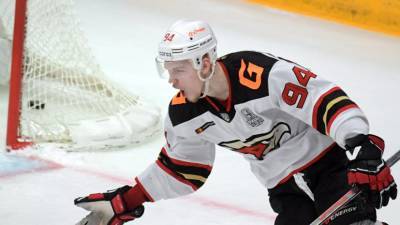 Хоккеист Семёнов перешёл из «Авангарда» в клуб НХЛ «Торонто»