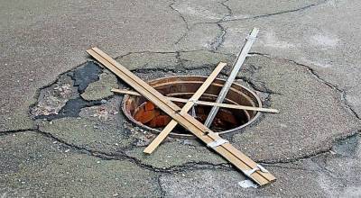 В Ташкенте украли тысячи крышек от канализационных люков