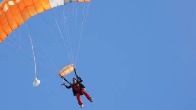 СК заинтересовался неудачным прыжком парашютиста в Ленобласти