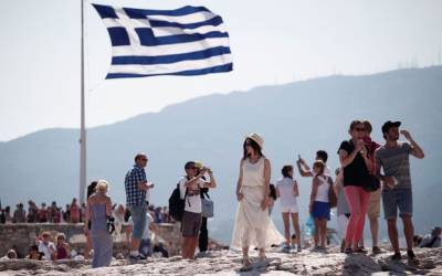 Привитым от COVID-19 россиянам разрешат въезд в Грецию