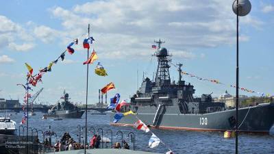 "Бессмертная флотилия" на Неве и ловушка для ВМС США: главное за 5 мая