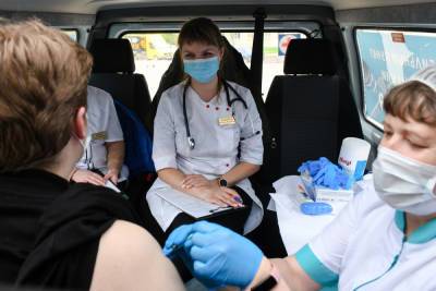В Смоленске начал свою работу мобильный пункт вакцинации против коронавируса