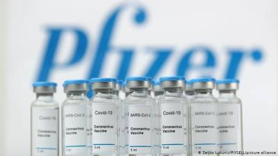 Первая страна в мире разрешила прививать вакциной Pfizer детей
