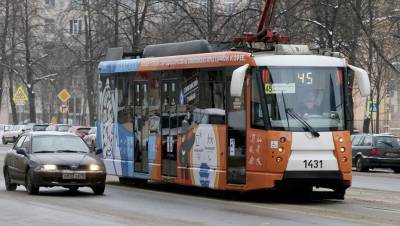 Нарядные трамваи к Евро, станция "Новая Лахта" и фонтан кипятка: Петербург 5 мая