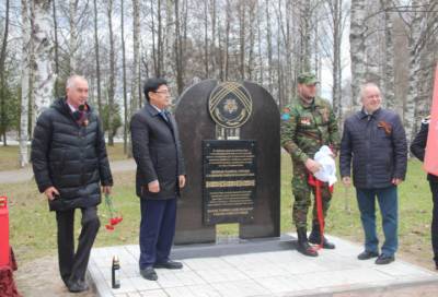 В Лодейном Поле открыли памятник подвигу воинов-казахстанцев 314-й стрелковой дивизии