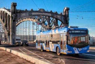 Оформление петербургских трамваев и троллейбусов к Евро-2020 обойдется в 7,7 млн рублей