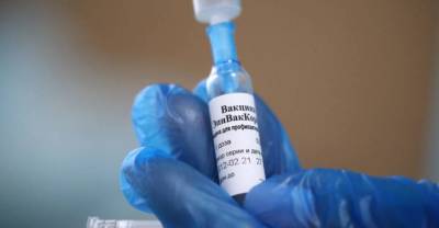 Иммунолог раскрыл необходимость трёхкратной вакцинации от коронавируса