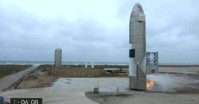 Starship Илона Маска приземлился в Техасе и устроил небольшой пожар