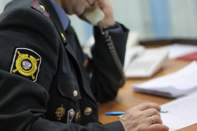 В Томске полицейский, грубо задержавший мигранта в УФМС, получил предупреждение