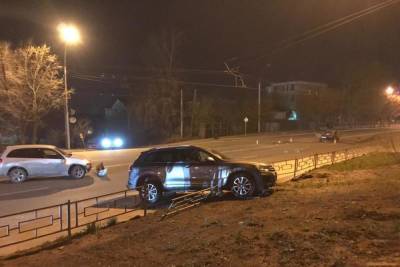 Пьяный водитель на Тойоте устроил тройное ДТП на Фабричной в Новосибирске