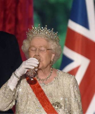 Неожиданно: королева Елизавета II запустила свой пивной бренд