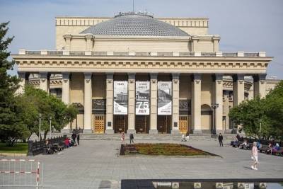 В Новосибирске оперный театр закупает авиабилеты на 10 млн рублей