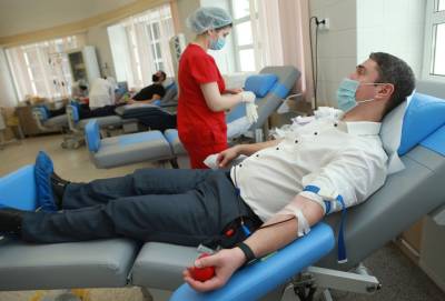 Плазму для лечения коронавируса перелили уже 13 тысячам москвичей - vm.ru - Москва
