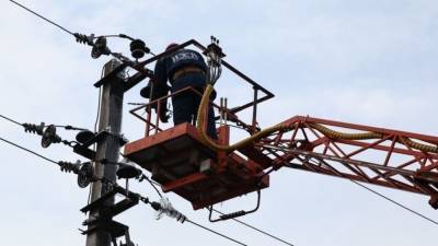 Аварийные службы восстановили оборванные линии электропередач в Набережных Челнах