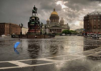 Мощный циклон принесет в Петербург проливные дожди
