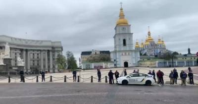 Центр Киева перекрыли из-за визита Блинкена, людей пускают только по документам (видео)