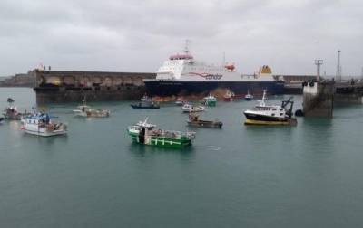 Британия отправляет корабли в Ла-Манш из-за спора о ловле рыбы