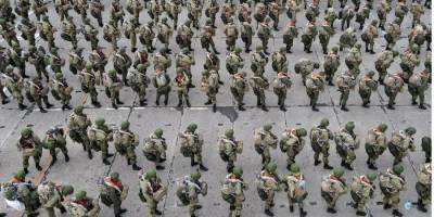Вдоль границы с Украиной остаются до 80 тысяч российских военнослужащих — NYT