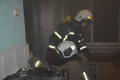 В девятиэтажном доме Харькова вспыхнул пожар: пенсионерка оказалась в заложниках огня, фото
