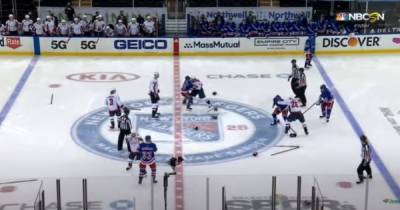 Жестокая месть: хоккеисты устроили эпическое побоище на первой секунде матча НХЛ (видео)