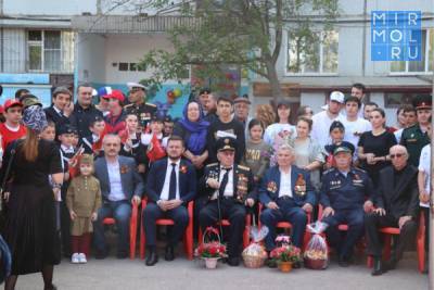 Во дворах Махачкалы провели персональные парады для ветеранов Великой Отечественной войны