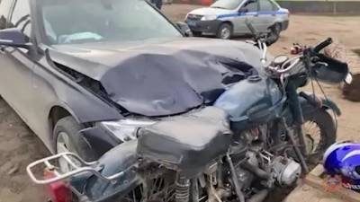 Водитель BMW врезался в мотоцикл с тремя подростками под Красноярском
