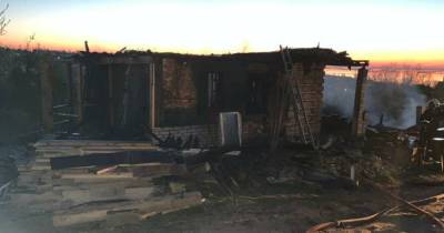 В Саратове при пожаре погибла женщина и двое детей