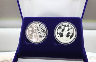В обращение выпустят памятные монеты в честь юбилея Крапивы, Шамякина и Мележа