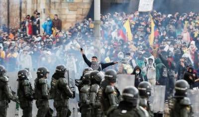 Более 90 человек пострадали во время COVID-протестов в Колумбии
