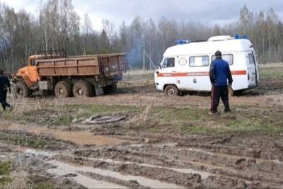 В Ярославской области «скорая» утонула в дорожной жиже