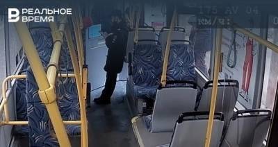 В Казани экипаж автобуса вернул матери потерявшегося ребенка