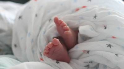 Завернутый в простыню труп недоношенного младенца нашли в Подмосковье