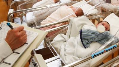 Уровень рождаемости США показал рекордное снижение за 42 года