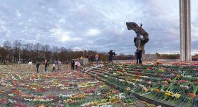 Полиция Латвии призывает не ходить к памятнику Освободителям в Риге 9 мая