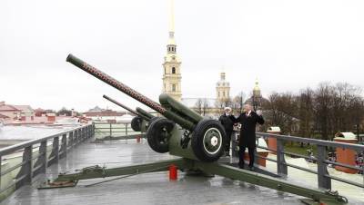 Вологодский губернатор выстрелил из пушки Петропавловской крепости
