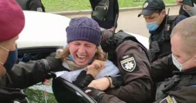 Полиция жестко задержала активистов SaveФОП у Кабмина (ВИДЕО)