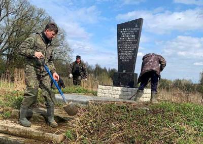 В Смоленском районе восстановили памятник Володе Куриленко