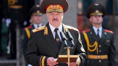 Лукашенко лишил званий свыше 80 экс-силовиков за "дискредитирующие поступки"