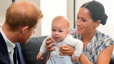 Королівська родина привітала сина принца Гаррі і Меган Маркл з днем народження