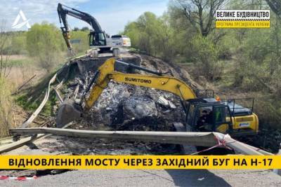 Дорожники уже разобрали и вывезли обломки обрушенного моста на Львовщине - Укравтодор