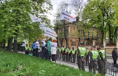 В Киеве ФОПы пытались прорваться в Офис президента с требованиями к Блинкена: есть задержанные