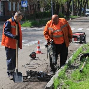 В Запорожье ремонтируют дорогу на улице 12 Апреля. Фото